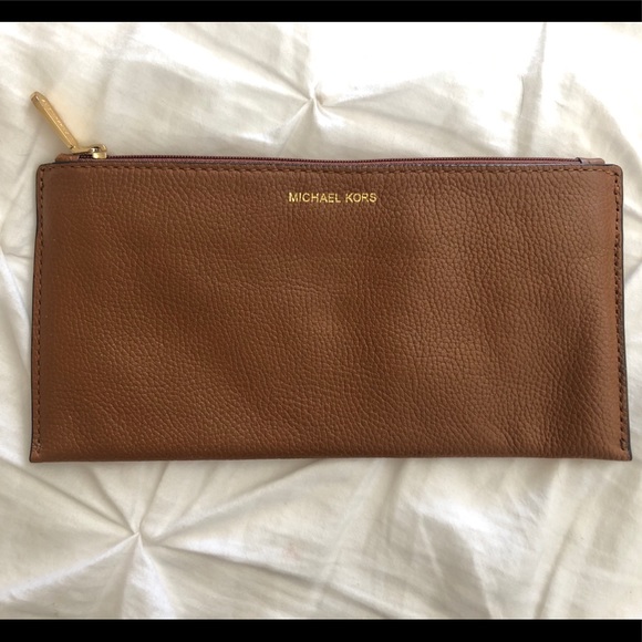 Michael Kors Handbags - Leather Michael Kors wallet bag